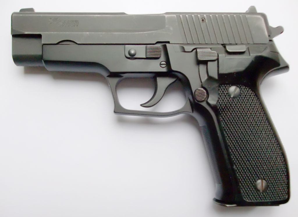 West German P226 with no beavertail